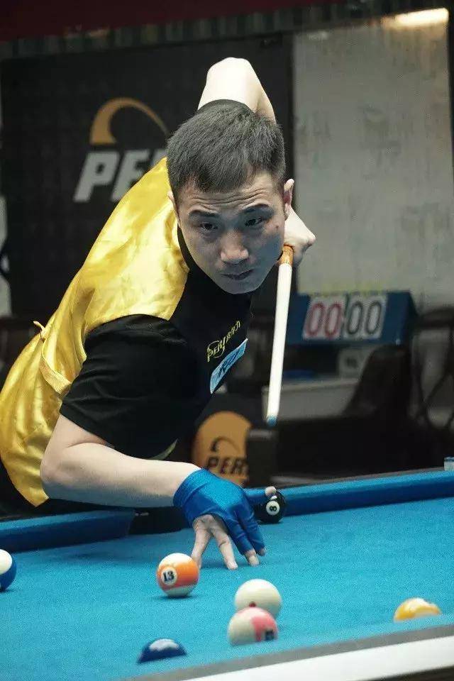 紧密无间的 紧密无间的